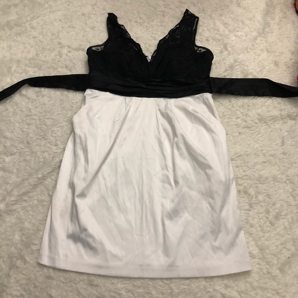 HOT ITEM Black and White Silky dress - Picture 2 of 7